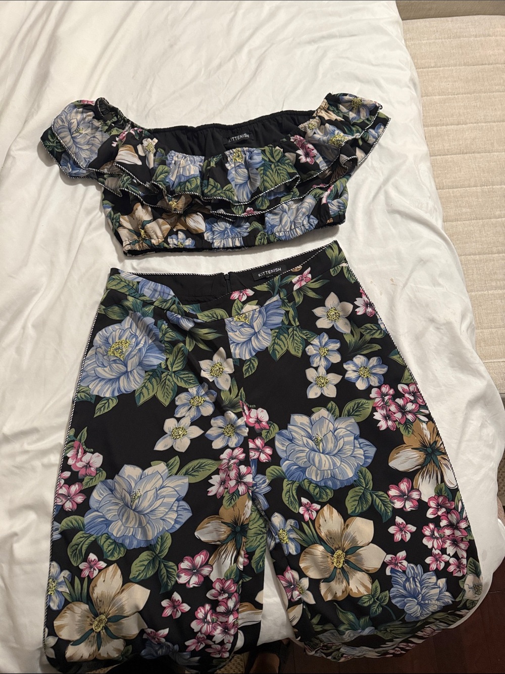 Kittenish 2 pc floral set (pants & crop top)